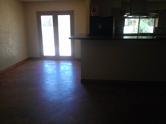 Dinning area next to kitchen