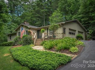 145 Larchmont Dr, Hendersonville, NC 28791