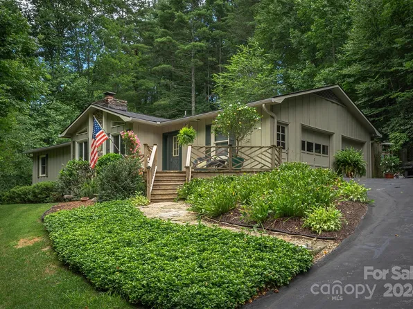 145 Larchmont Dr, Hendersonville, NC 28791