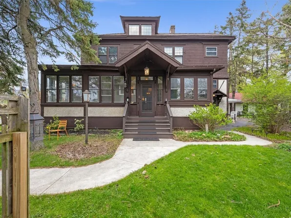 722 Woods Rd, Syracuse, NY 13209