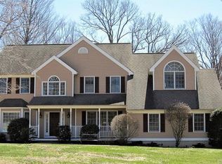 4 Canterbury Ln, Sandy Hook, CT 06482