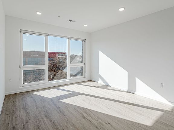5th image of 15-19 S 13th St #401