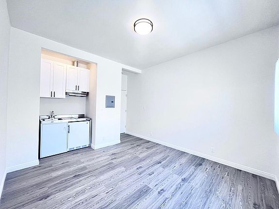 3rd image of 922 N Normandie Ave #11