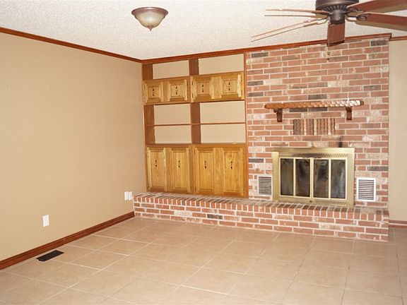 3rd image of 113 Oak Dr