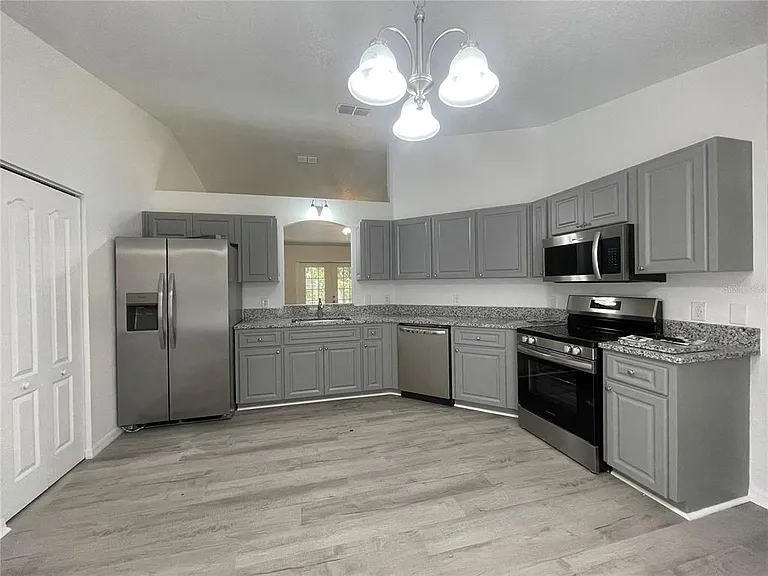2503 Wilson St — Photo 3