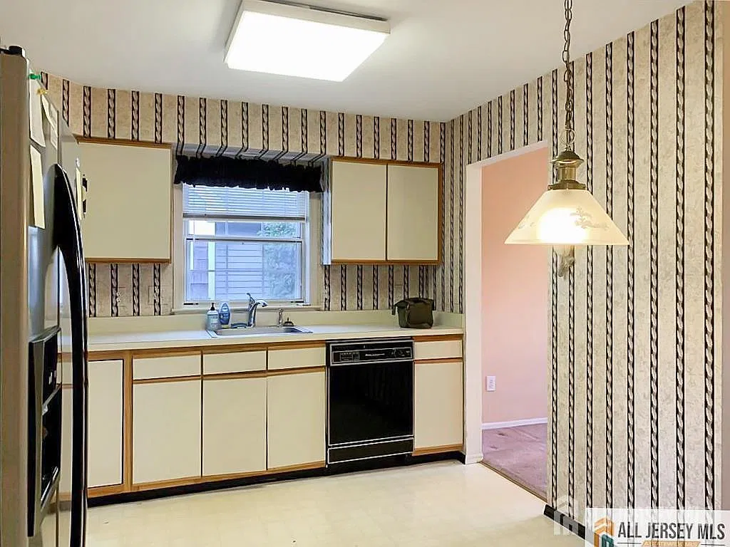 2 bed, 2.0 bath, 1318 sqft, $2,500 — Photo 3