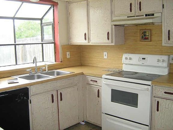 3rd image of 2401 Sendero Trl