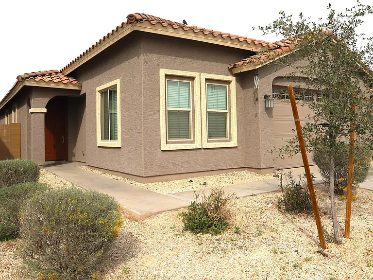 3830 S 64th Dr — Photo 2