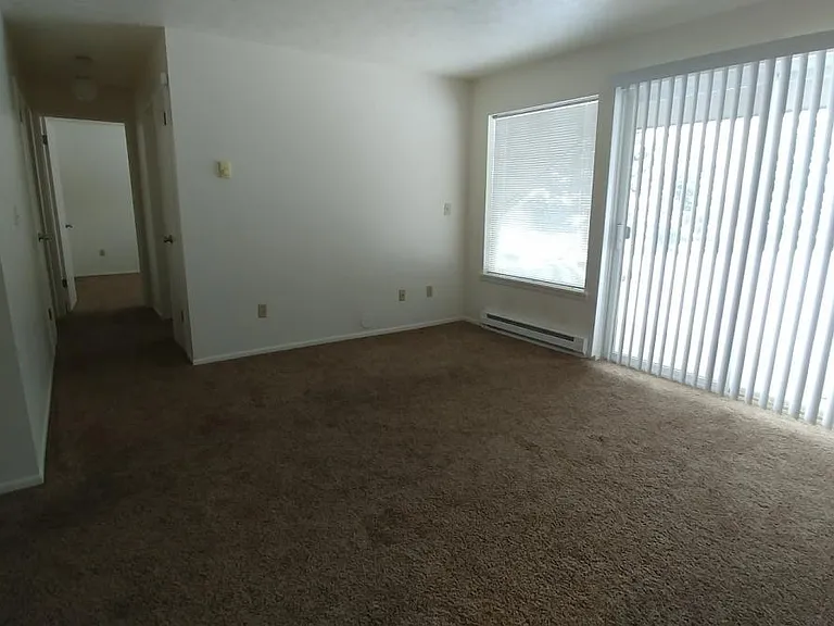921 SE Klemgard St #D1 — Photo 2