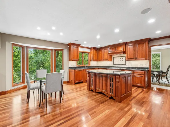 1206 102nd St W, Inver Grove Heights, MN 55077