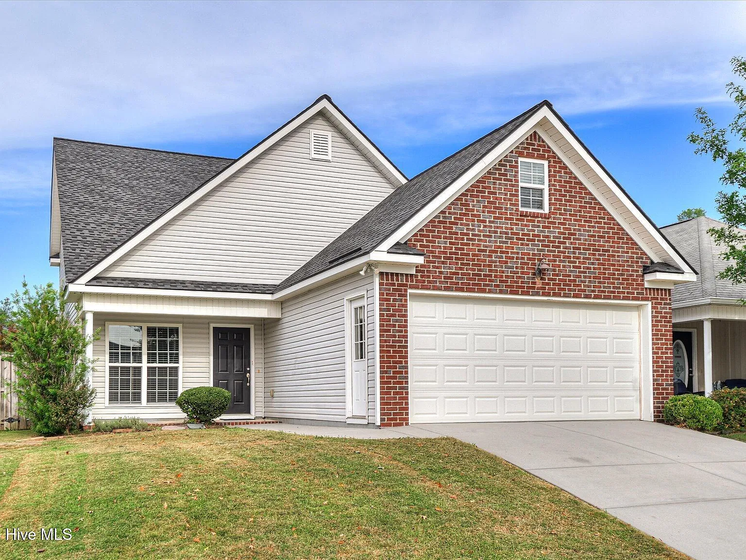 4 bed, 2.5 bath, 1900 sqft, $2,200 — Photo 1