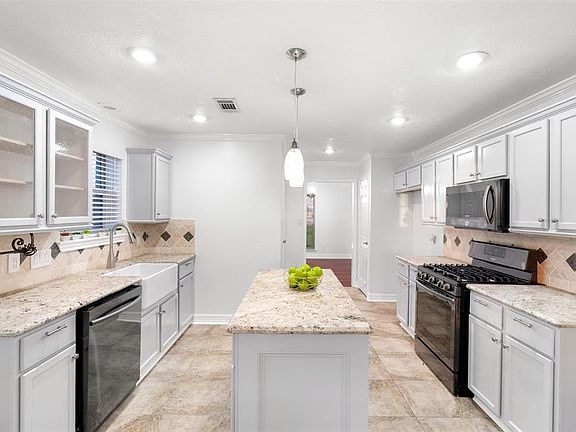 5th image of 7840 Country Ln