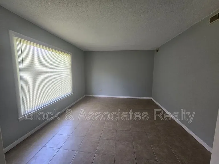 2612 Ernest St — Photo 13
