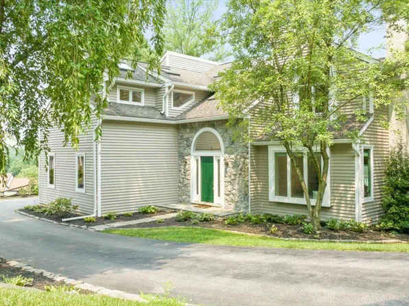 2 Hickory Run, Newtown Square, PA 19073