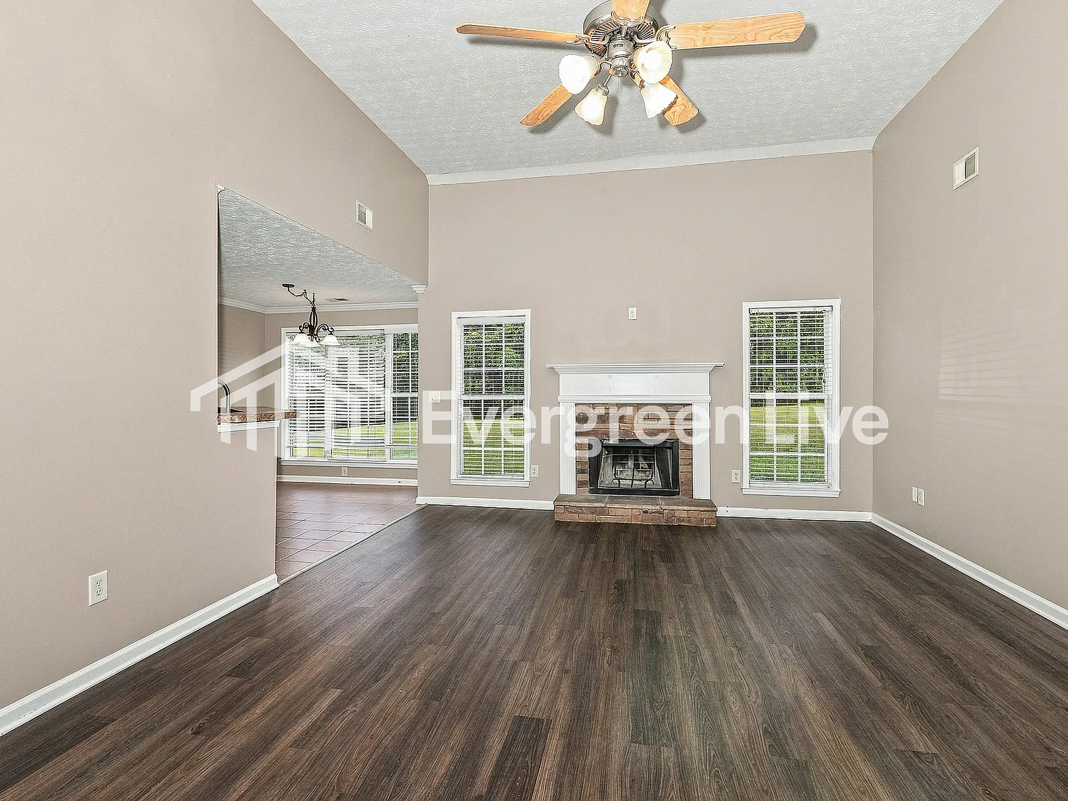 3 bed, 2.0 bath, 2052 sqft, $1,895 — Photo 3
