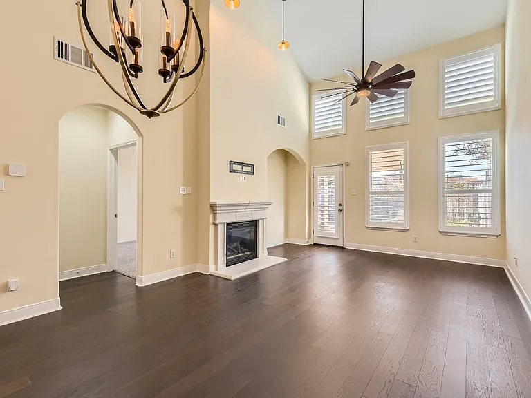 2210 Onion Creek Pkwy #402 — Photo 5