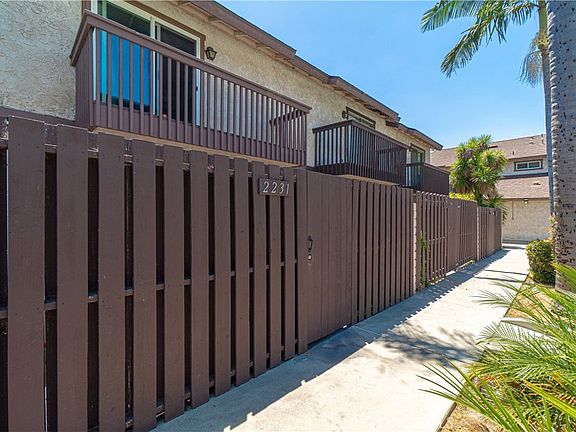 3rd image of 2231 Santa Fe Ave #13