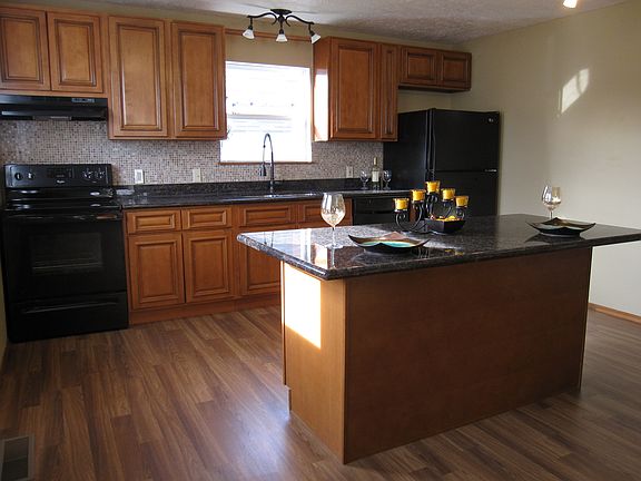 2nd image of 722 3rd St