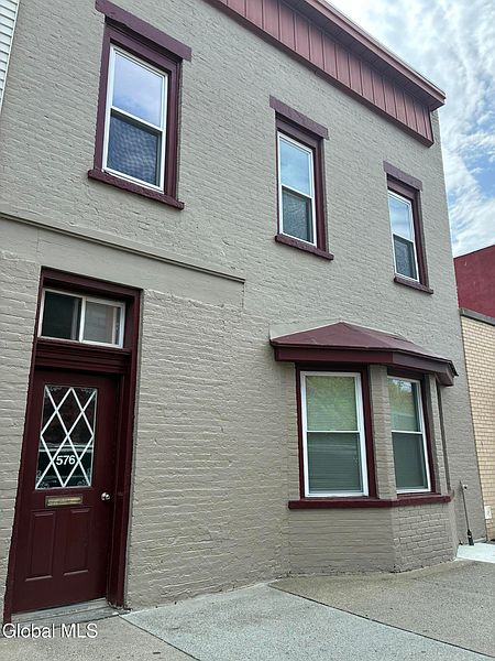 2nd image of 576 2nd Avenue