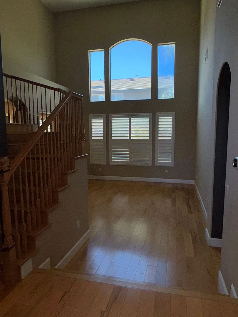 5 Bedroom House — Photo 3
