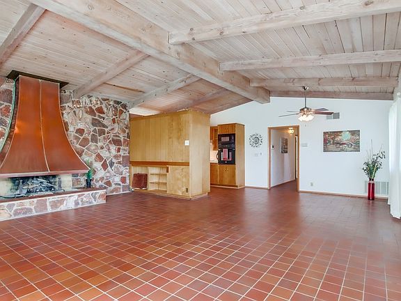 5th image of 8128 Amelia Dr
