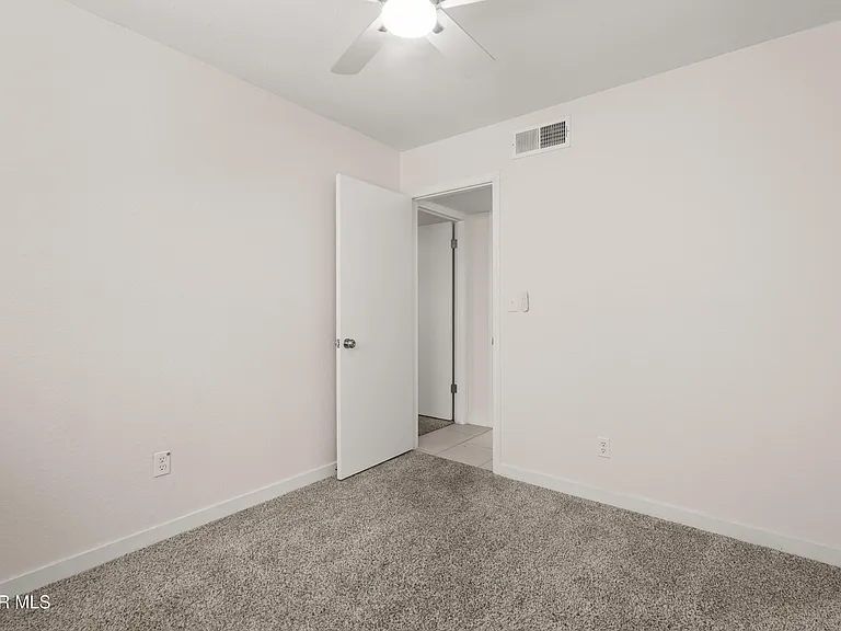 936 Oneida Dr — Photo 15