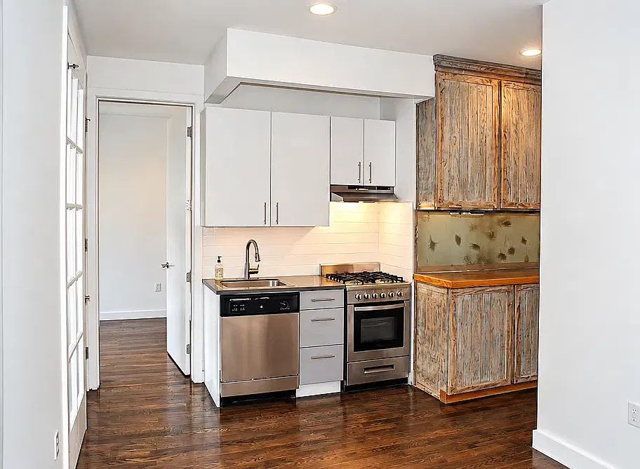 410 Eastern Parkway — Photo 1