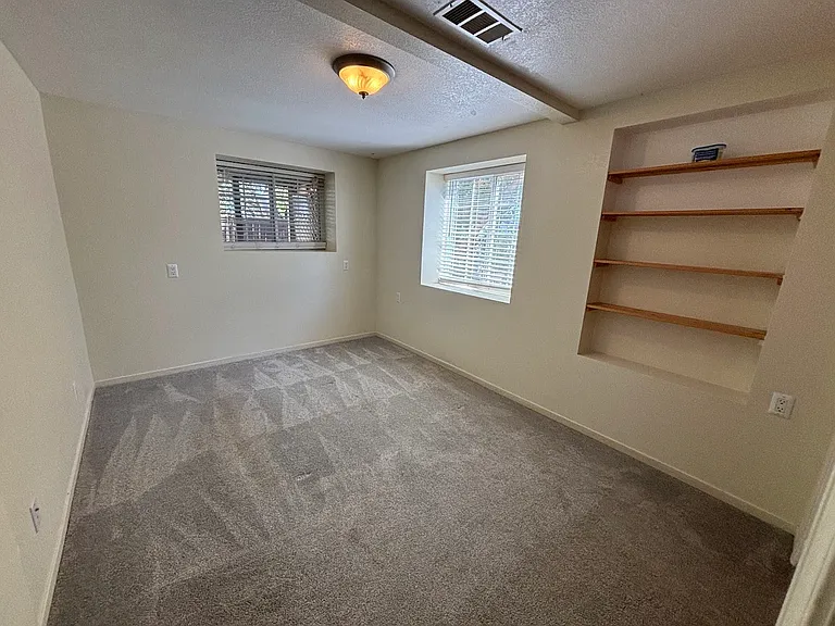 Guest bedroom 1, downstairs