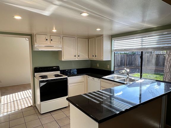 2nd image of 3583 Lynx Dr