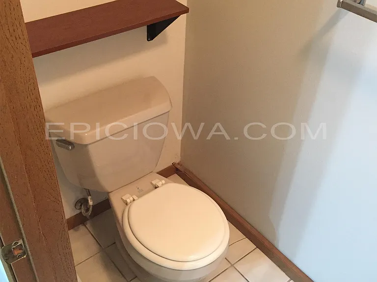 1/2 Bath off of living room