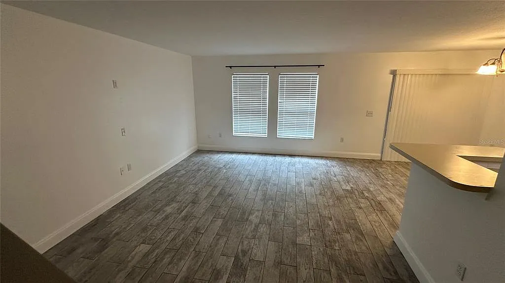 3 bed, 2.5 bath, 1683 sqft, $2,100 — Photo 3