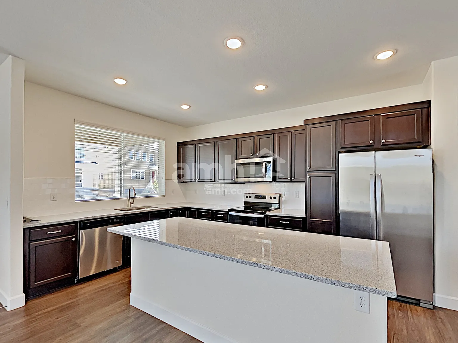 3 bed, 2.5 bath, 1719 sqft, $2,790 — Photo 4