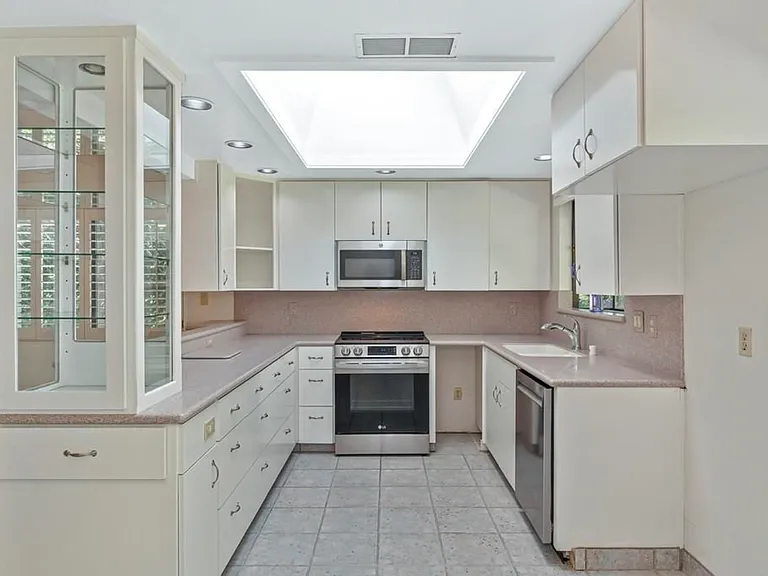 1545 Wimbledon Dr — Photo 25
