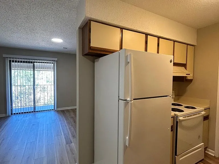 357 Community Dr #G — Photo 16