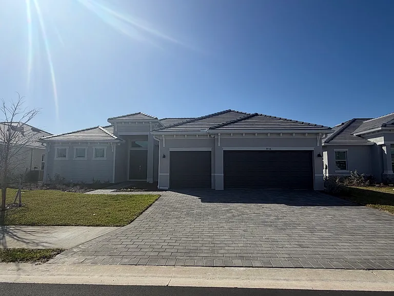 7760 Lakes Edge Ln — Photo 1
