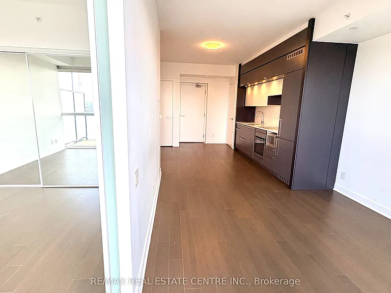 15 Grenville St #4710 — Photo 5
