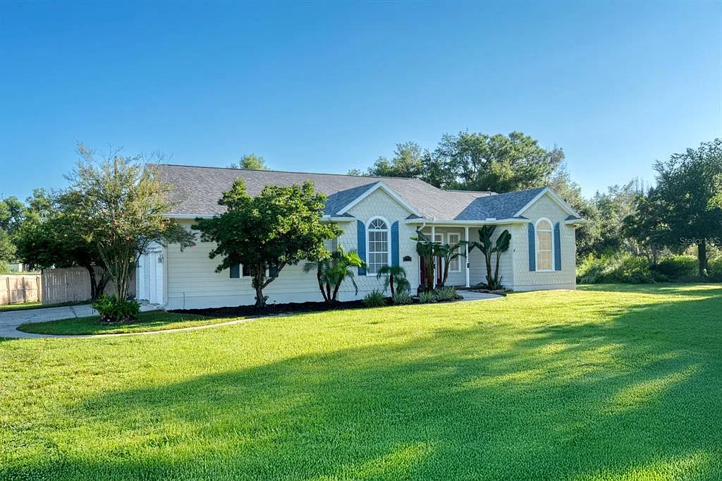 4 bed, 2.0 bath, 1480 sqft, $3,750 — Photo 2