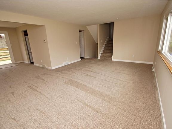 5th image of 498 Silver Meadows Blvd