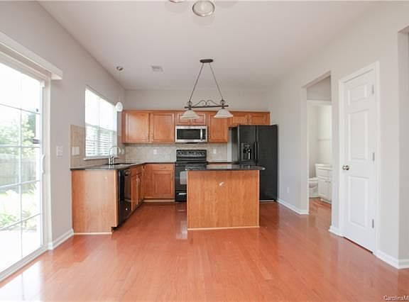 5th image of 2300 Arbor Vista Dr