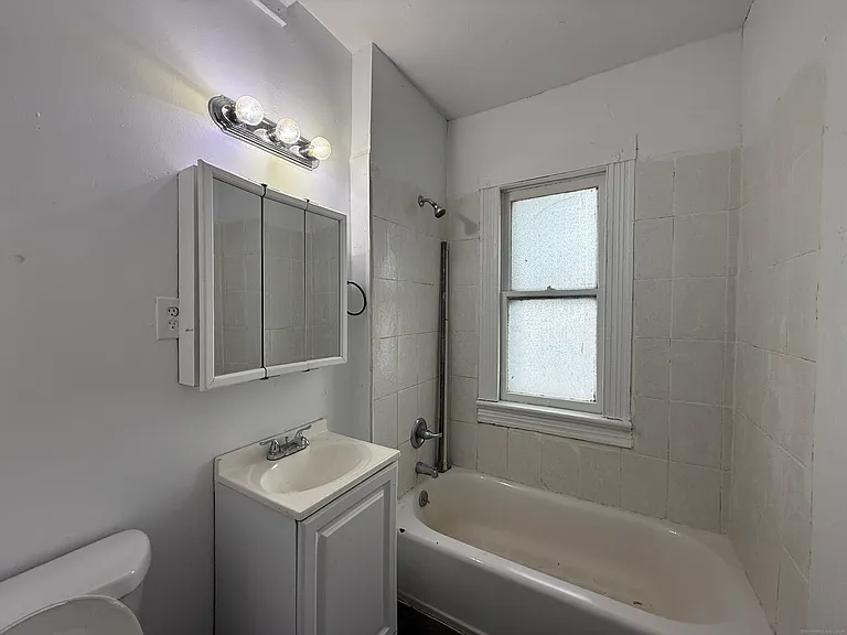 184 Fairview St #1 — Photo 7