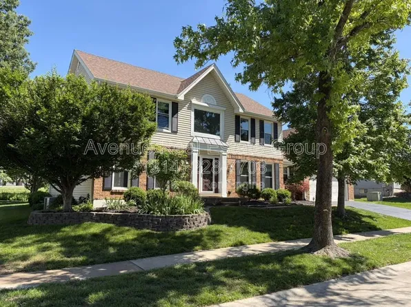 15812 Cedarmill Dr, Chesterfield, MO 63017