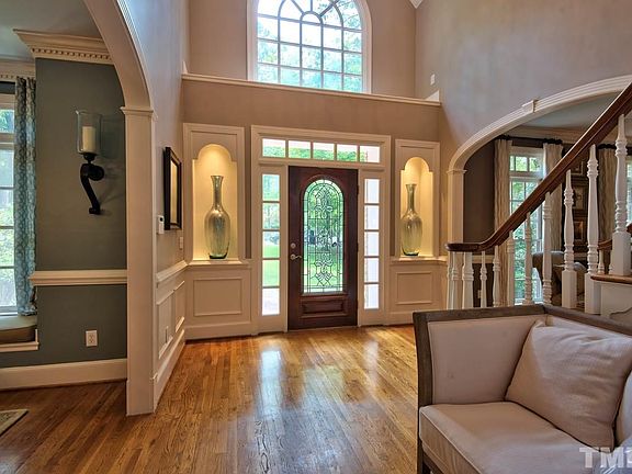 3rd image of 204 Arcadia Ln