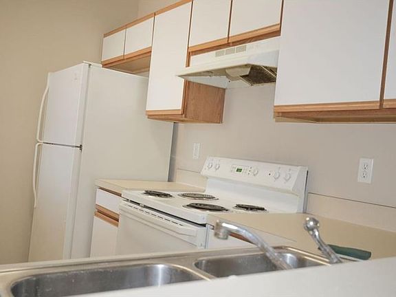 5th image of 9518 Amberdale Ct Unit 202