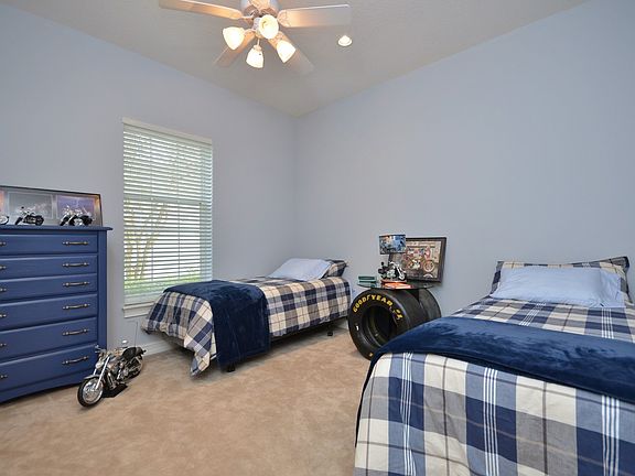 4th image of 211 Eastpark Dr