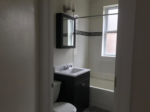 5th image of 3842 N Greenview Ave #1W