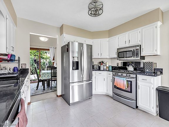 5th image of 6939 S Camelot Dr