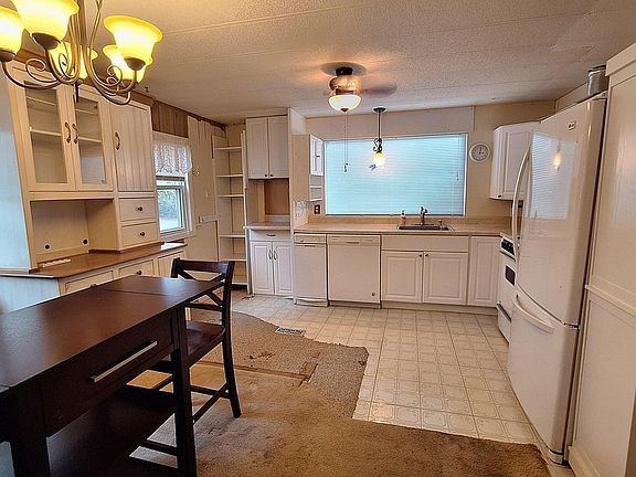 5th image of 221 W 57th St #4A