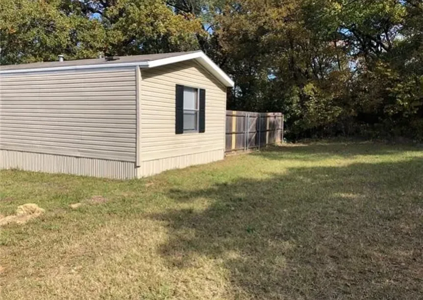 3 bed, 1200 sqft, $1,299 — Photo 2