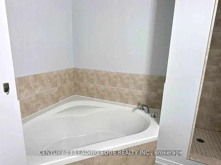 18 Valley Woods Rd #Penthouse 204 — Photo 23