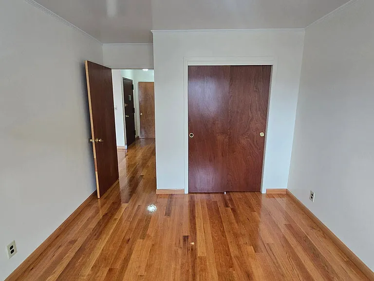 25-21 44th St #3F — Photo 7